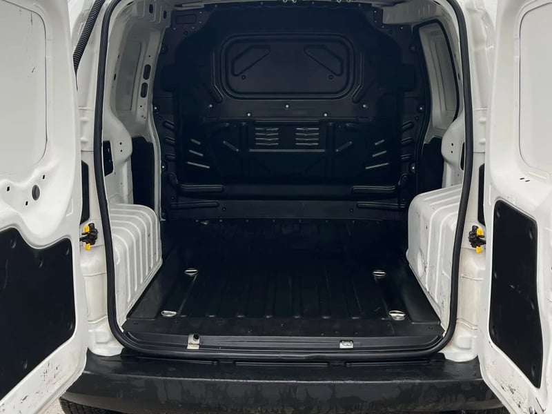 RAM VAN 700 CITY 2023 - Imagen 9 de 11