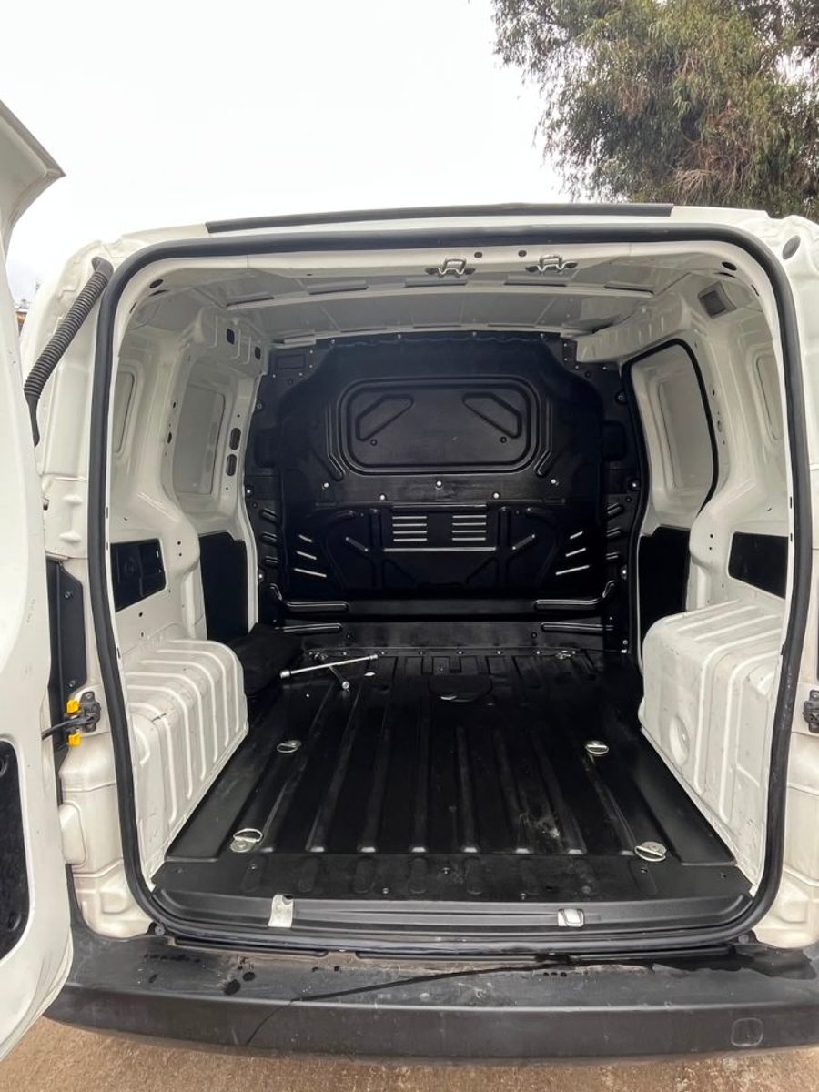 RAM VAN 700 2022 - Imagen 8 de 10