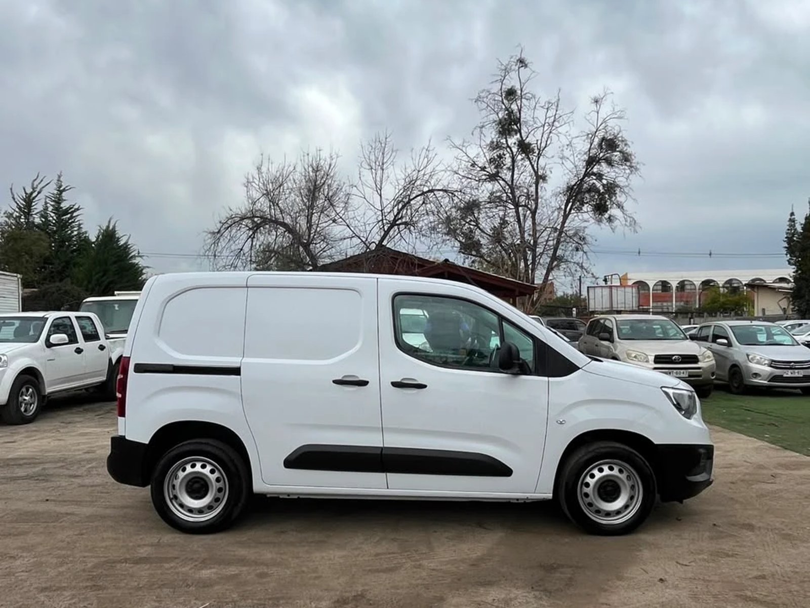 Opel COMBO 1.5 2024 - Foto 4 de 11