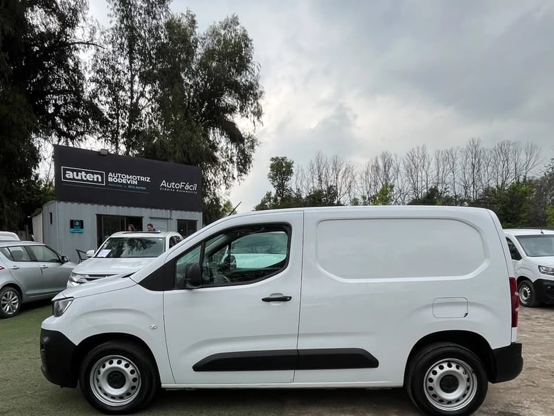 Peugeot PARTNER 2023 - Imagen 9 de 11