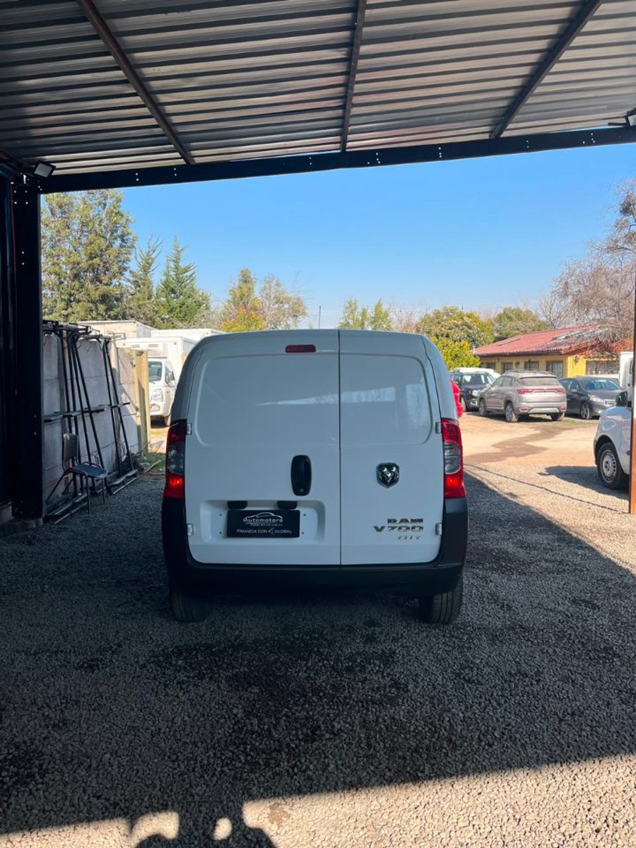 RAM VAN 700 2023 - Imagen 6 de 10