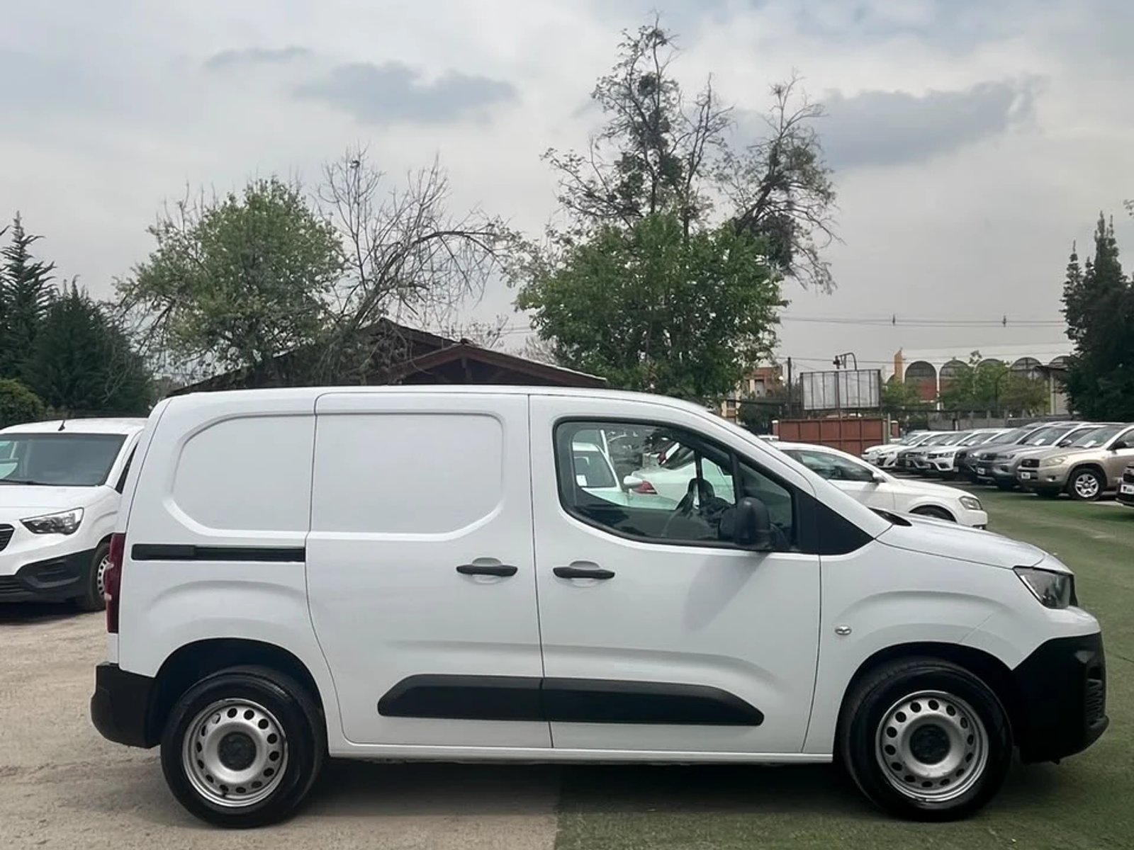 Peugeot PARTNER 1.5 BLUEHDI 2023 - Foto 4 de 11