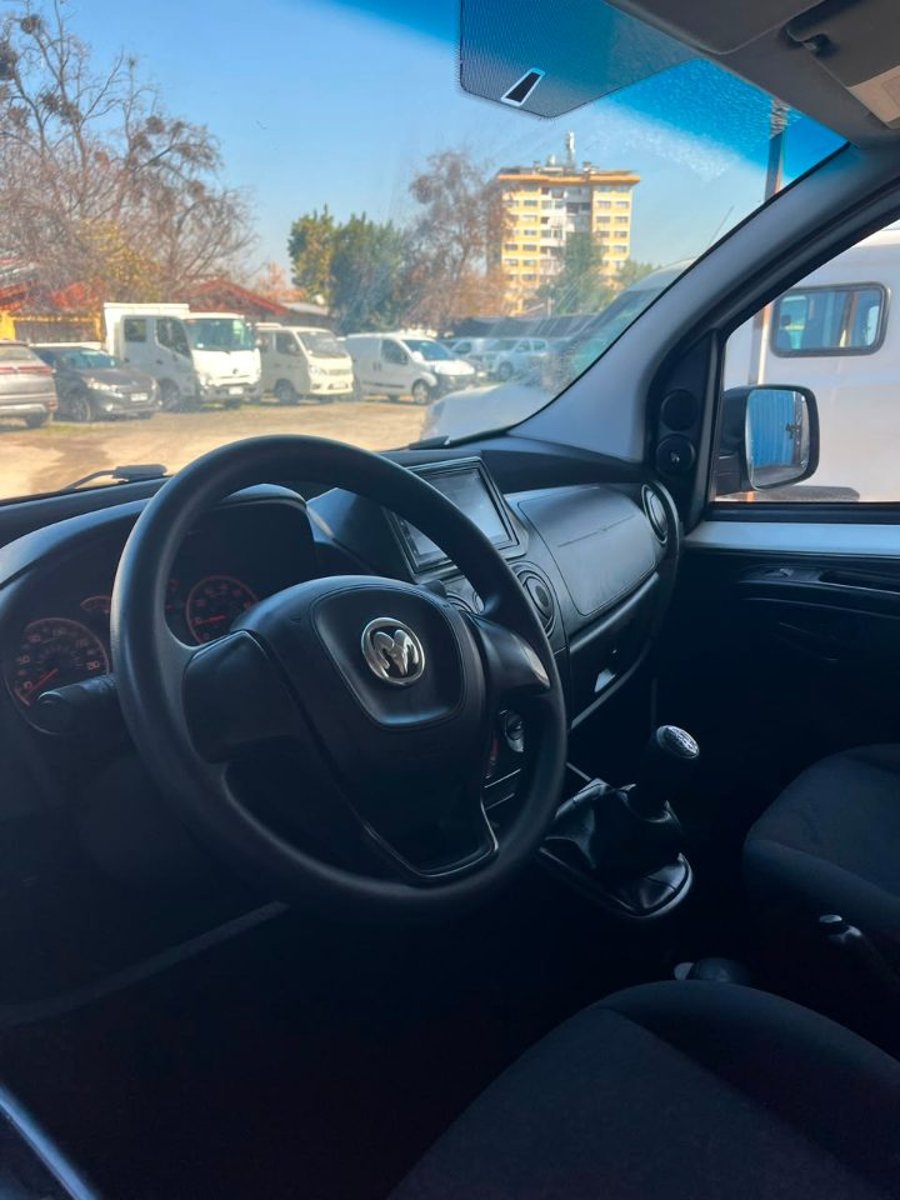 RAM VAN 700 2023 - Imagen 9 de 10