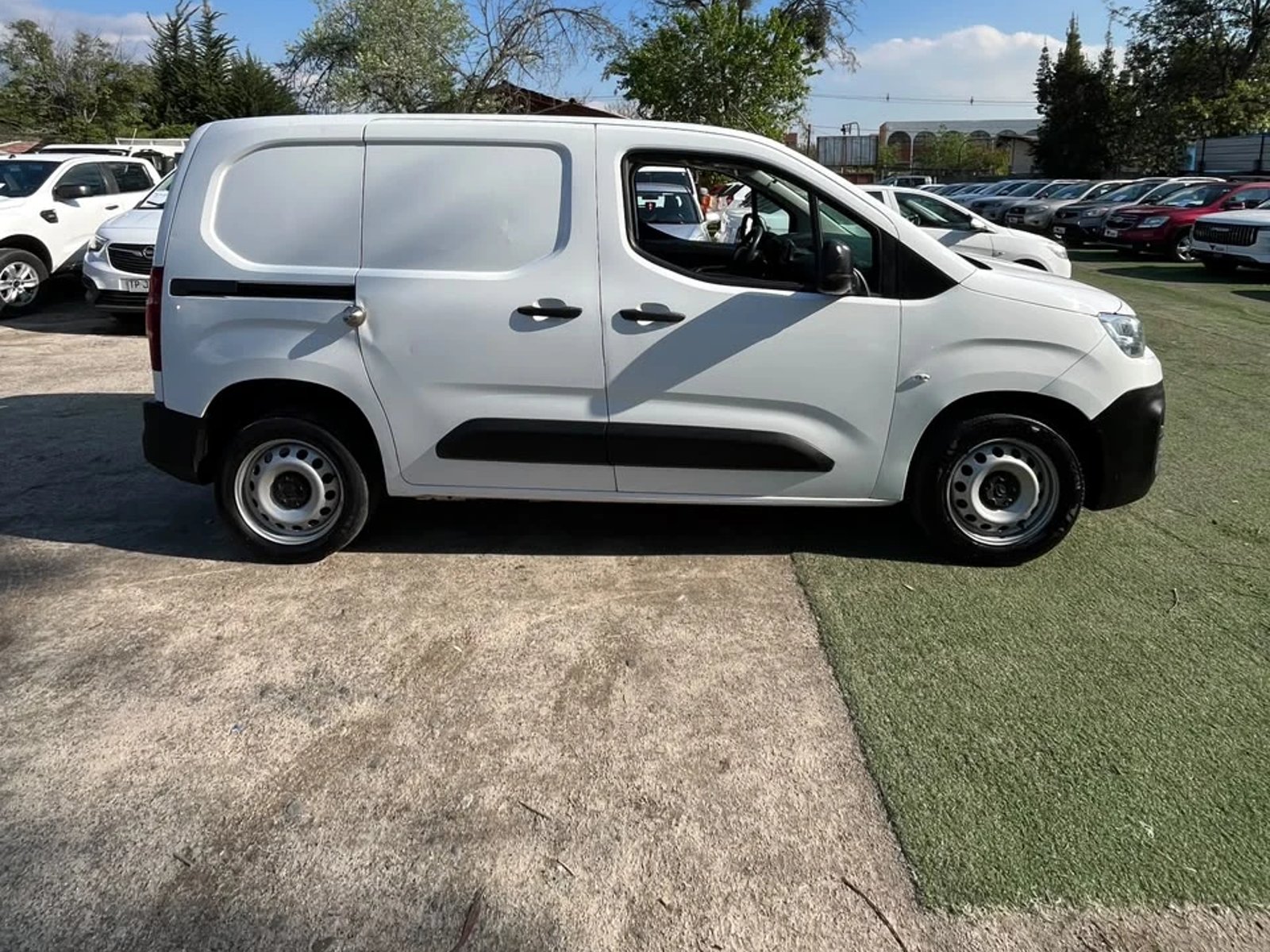 Citroën BERLINGO 1.6 HDI 2022 - Foto 4 de 10