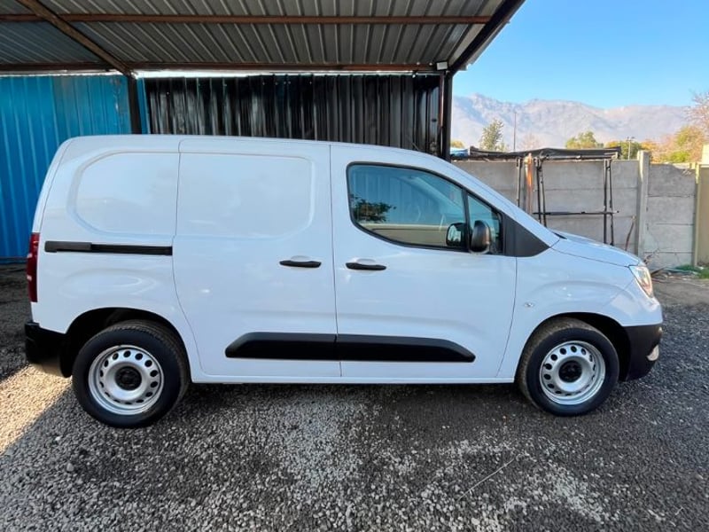 Opel COMBO 1.5 2023 - Imagen 4 de 9