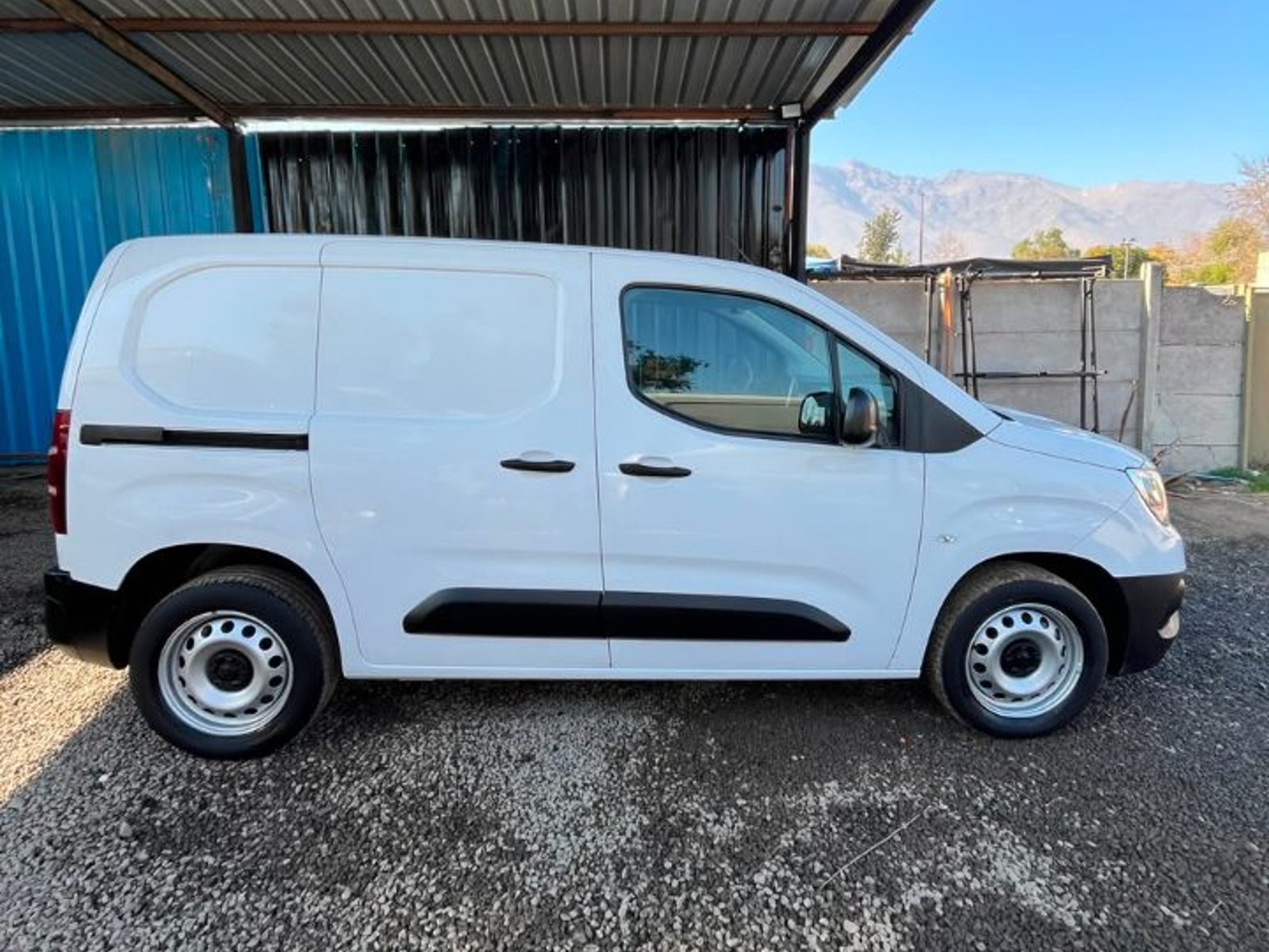 Opel COMBO 2023 - Foto 4 de 9