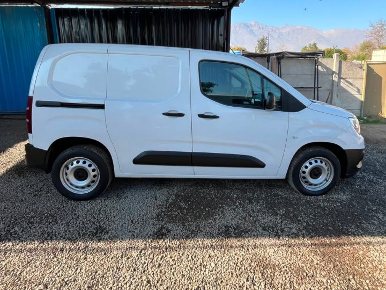 Opel COMBO 2023 - Foto 4 de 10