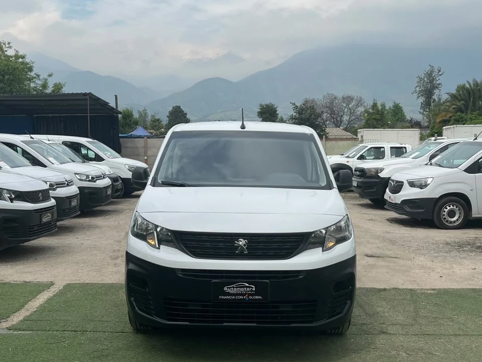 Peugeot PARTNER 1.5 BLUEHDI 2023 - Foto 2 de 11