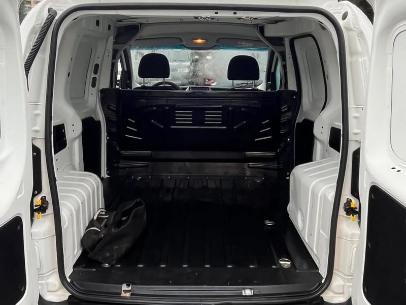 RAM VAN 700 CITY 2023 - Imagen 9 de 11