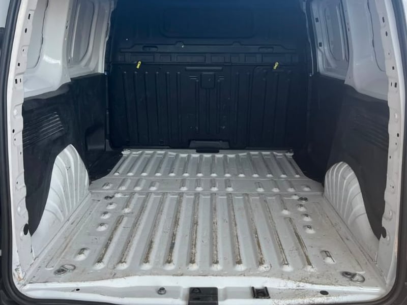 Opel COMBO 1.5 2023 - Imagen 8 de 9