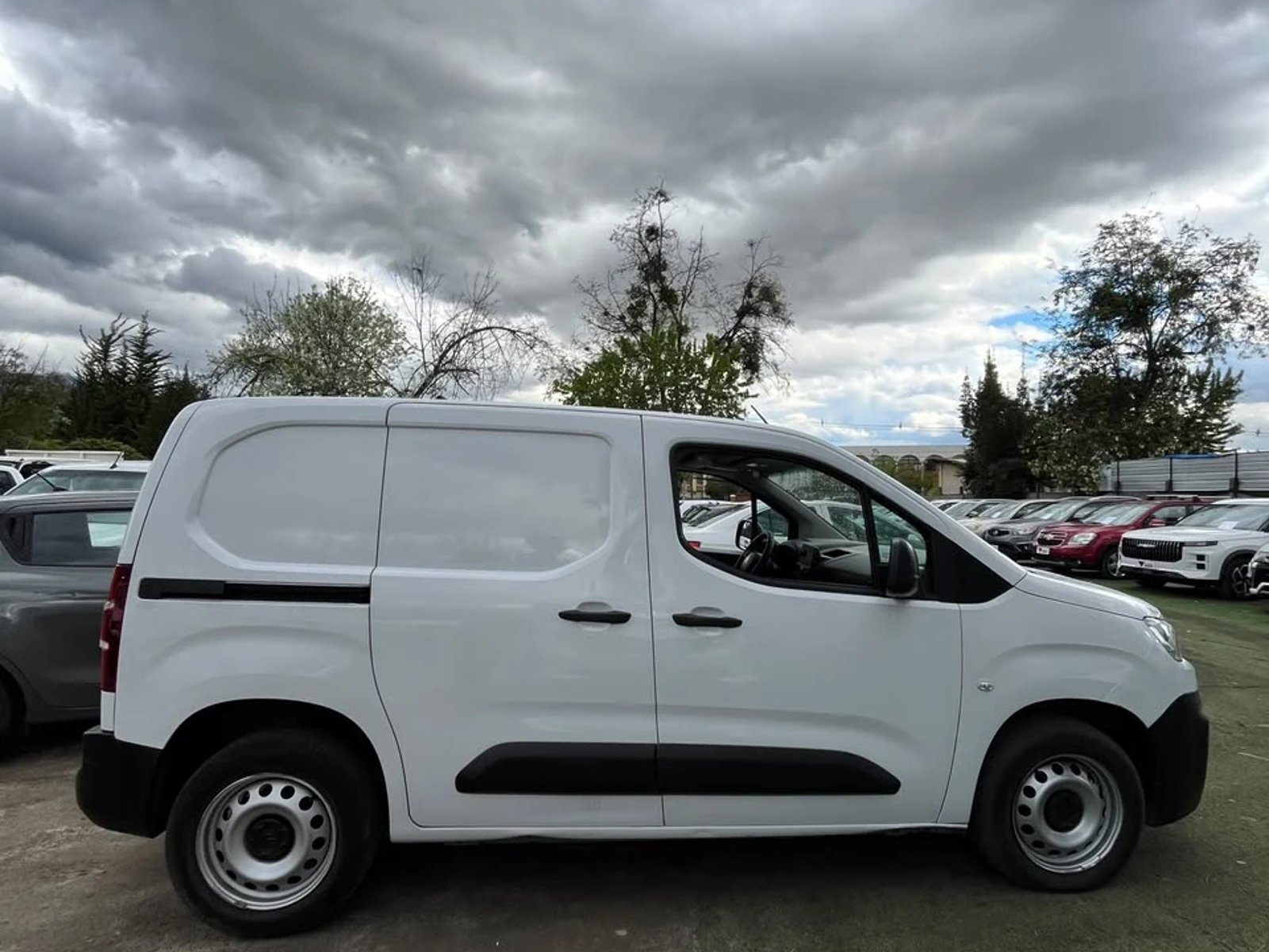 Citroën BERLINGO 1.5 BLUEHDI 2024 - Foto 4 de 11