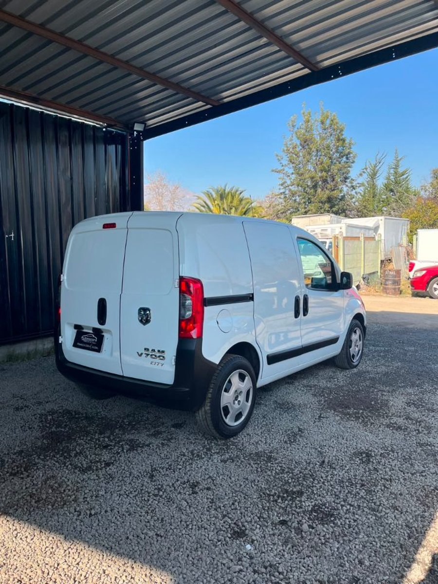 RAM VAN 700 2023 - Imagen 5 de 10