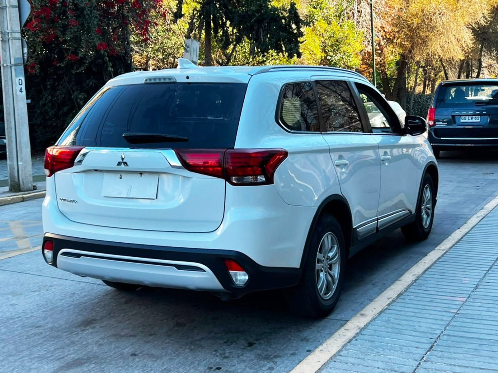 Mitsubishi OUTLANDER 2.0 MT 2022 - Imagen 4 de 10