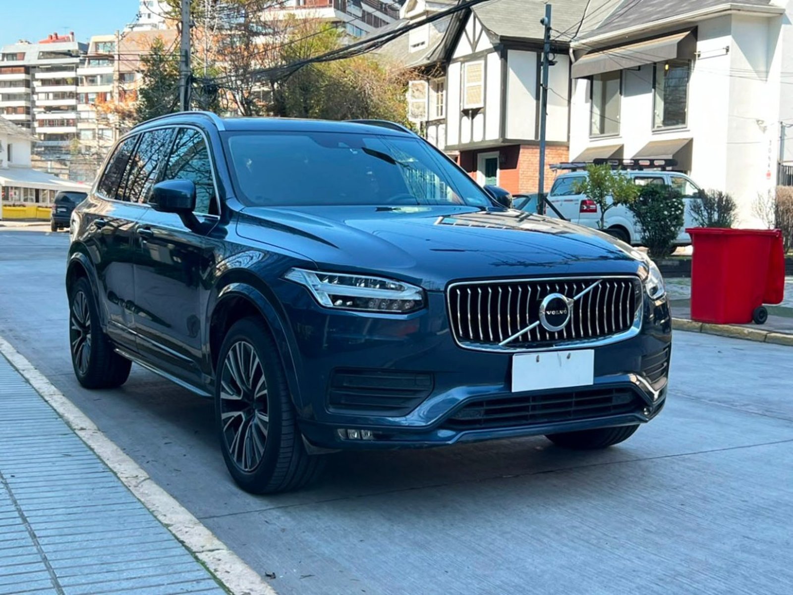 Volvo XC90 MOMENTUM B6 AWD 2023 - Foto 2 de 10