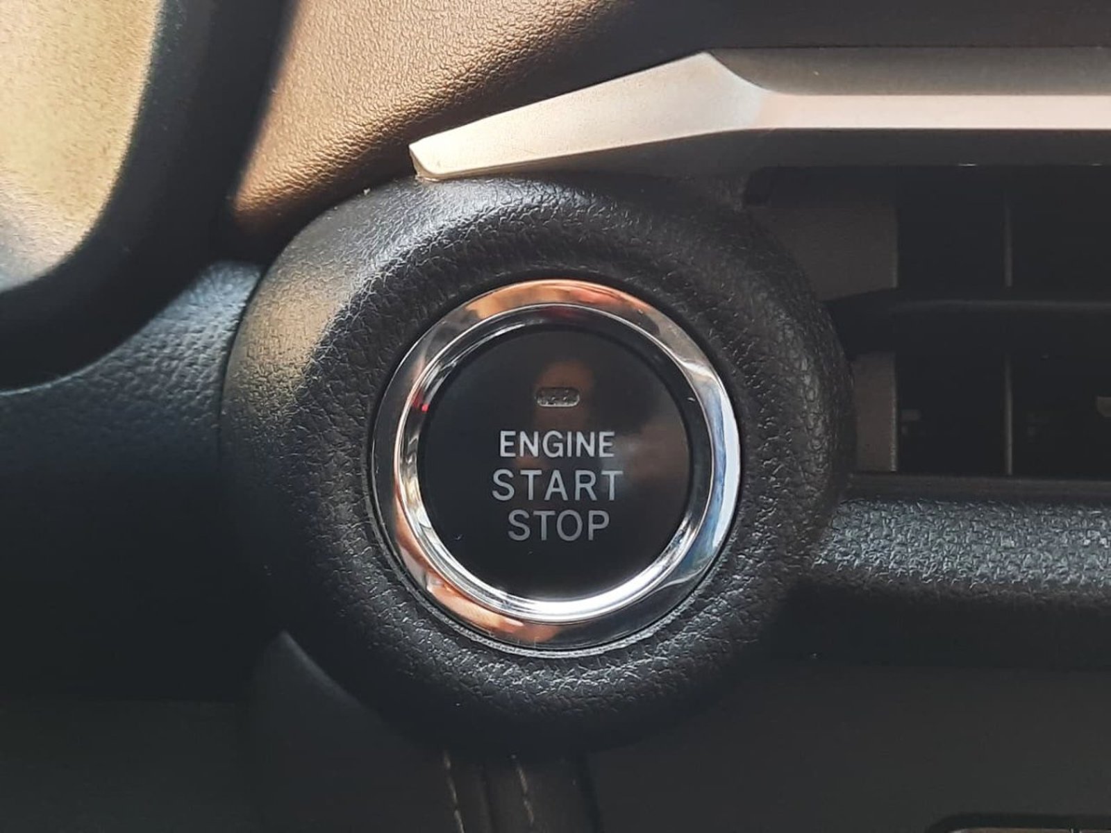 Toyota YARIS SEDAN MT 1.5 2024 - Imagen 9 de 9