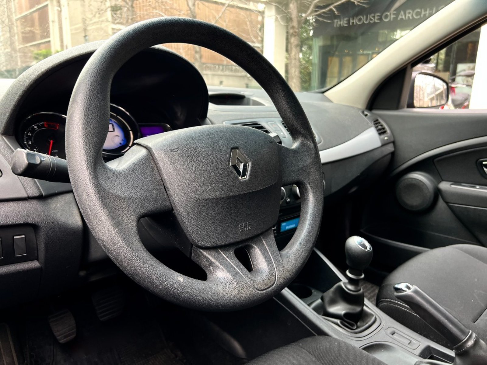 Renault MEGANE EXPRESSION 2.0 MT 2013 - Imagen 9 de 10