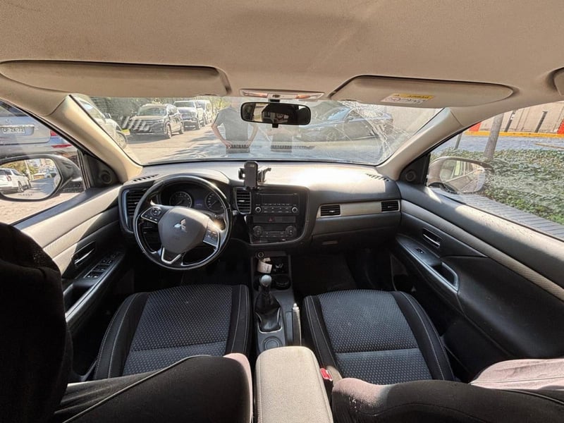 Mitsubishi OUTLANDER 2.0 MT 2016 - Imagen 7 de 10
