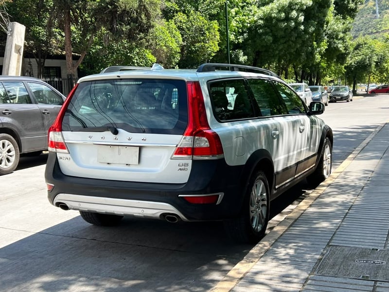 Volvo XC70 D5 COMFORT DIESEL AWD 2017 - Imagen 6 de 10