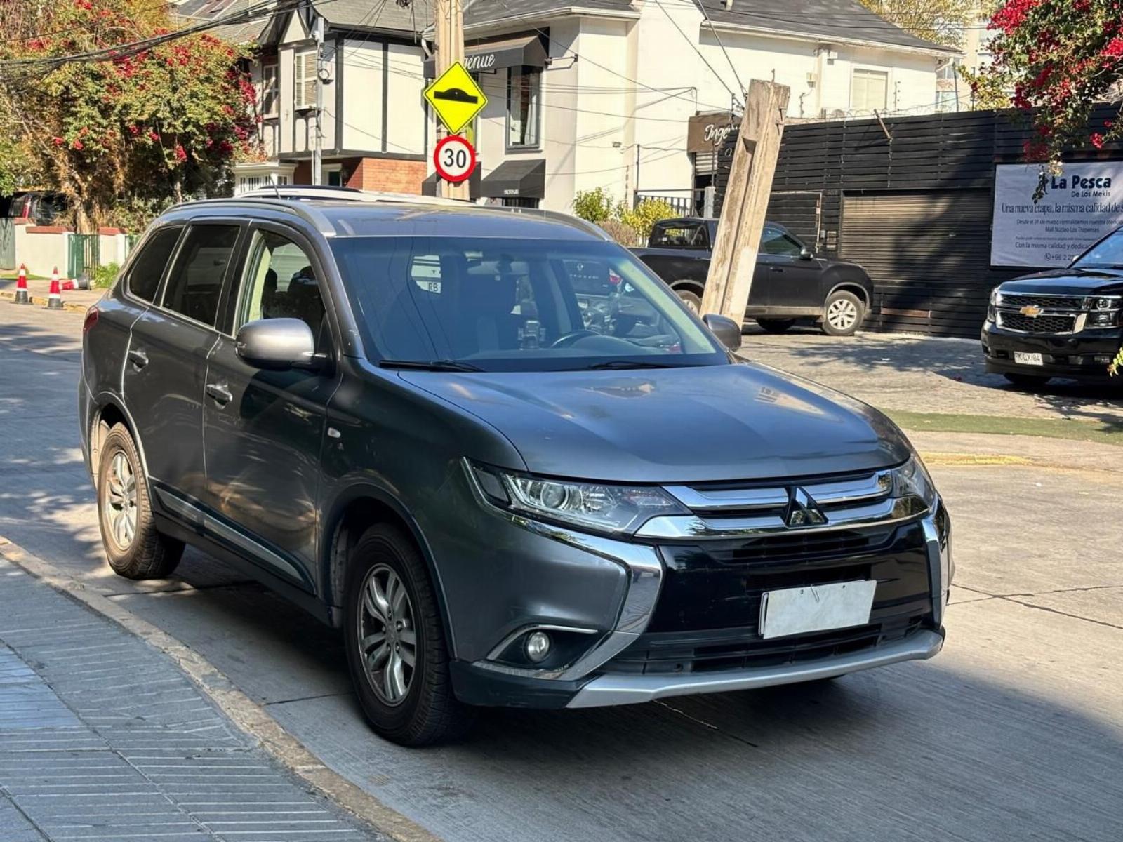 Mitsubishi OUTLANDER 2.0 MT 2016 - Imagen 3 de 10