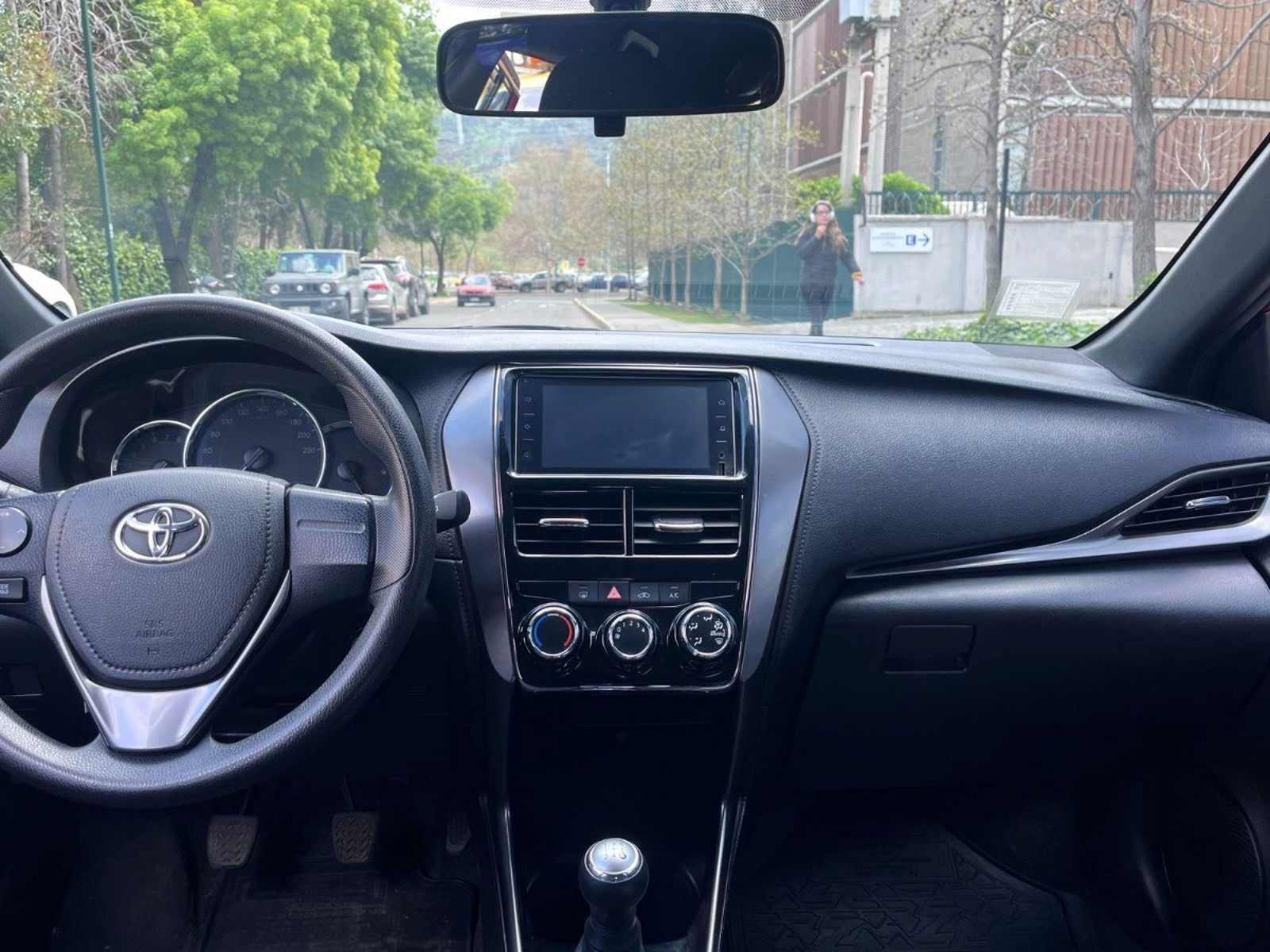 Toyota YARIS XLI 1.5 MT 2022 - Imagen 10 de 10