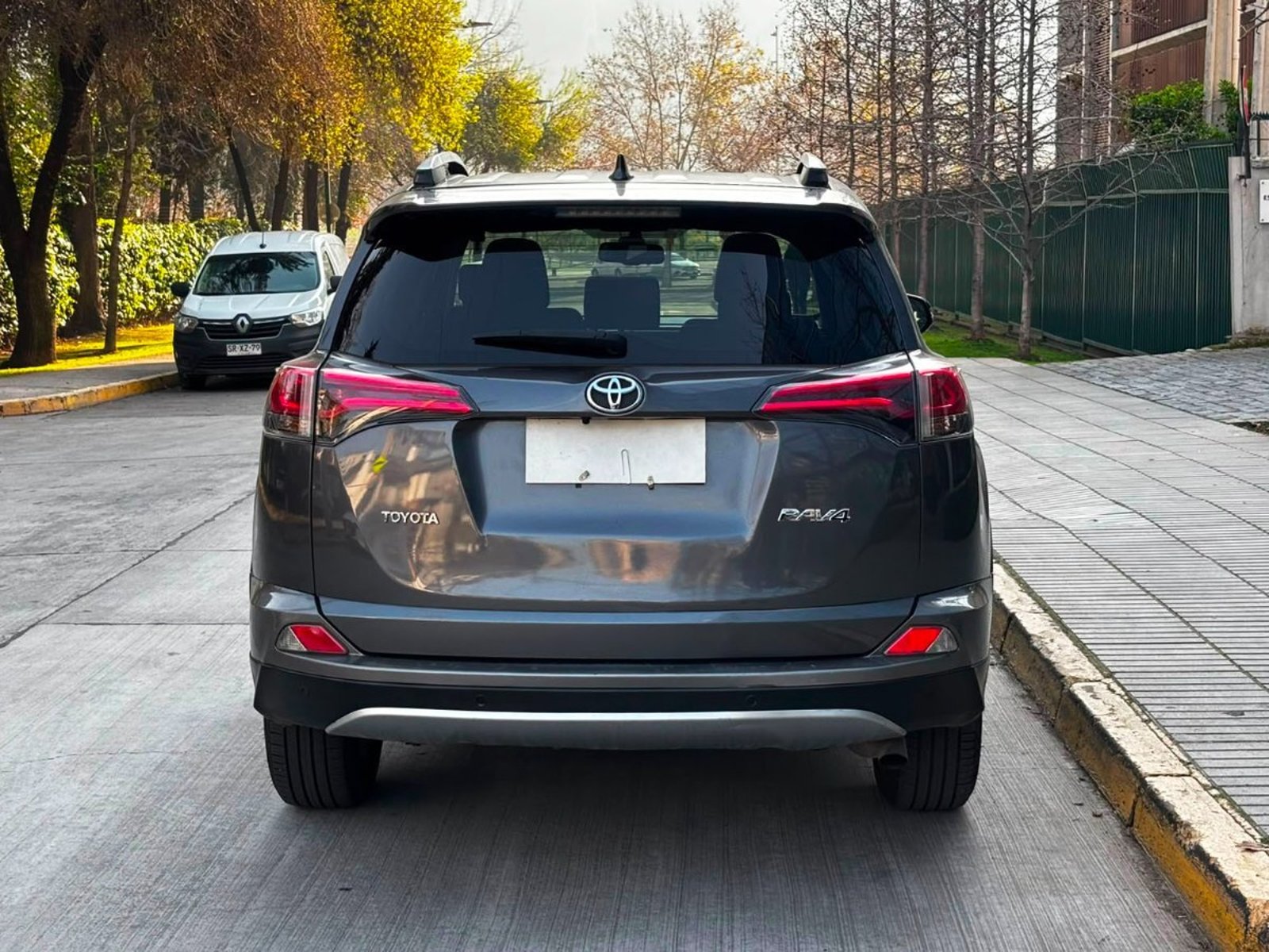 Toyota RAV 4 SUPER LUJO 2.0 AT 2018 - Imagen 4 de 10