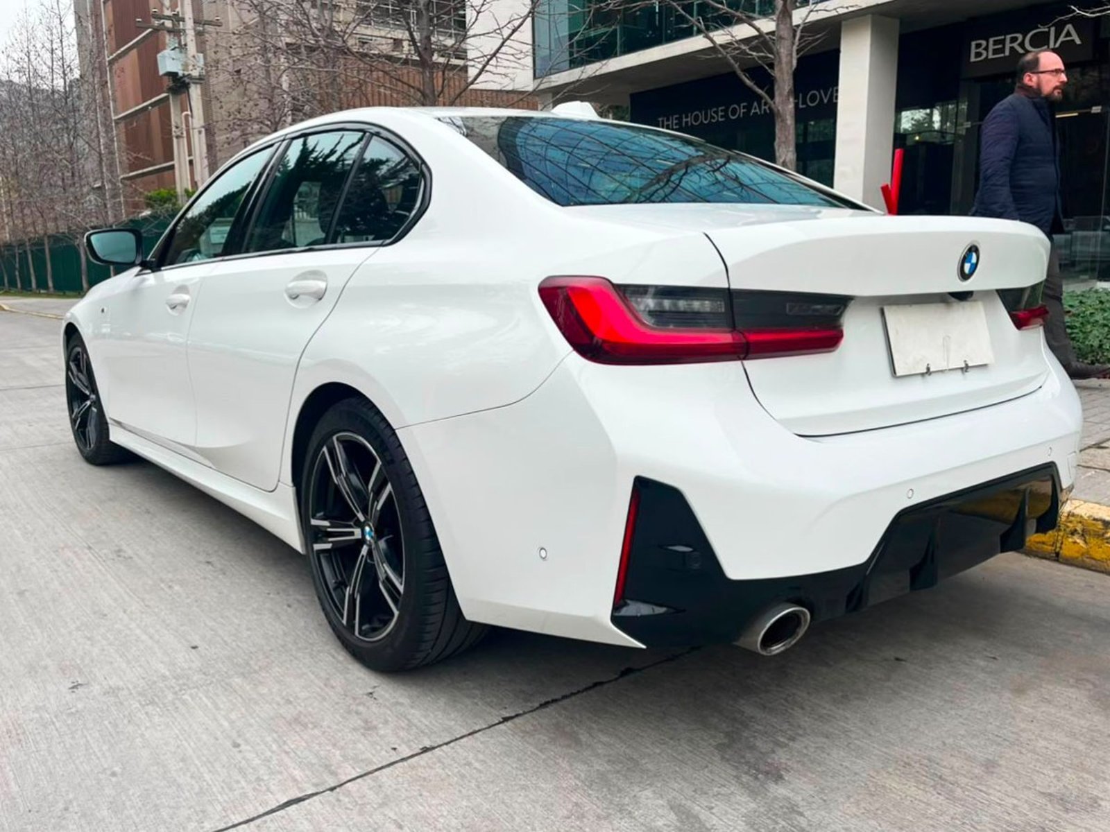 BMW 320 2.0 AT M SPORT 2024 - Imagen 6 de 10