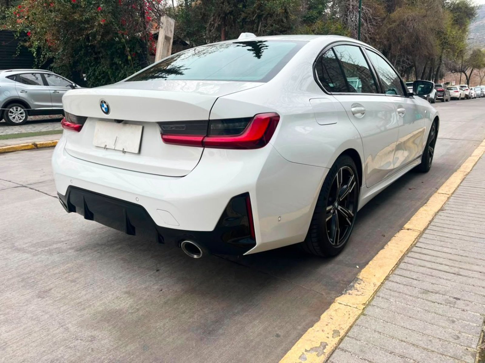 BMW 320 2.0 AT M SPORT 2024 - Foto 4 de 10