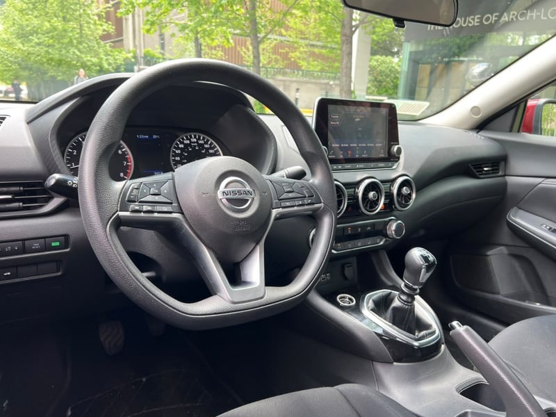 Nissan SENTRA SENSE 2.0 MT 2022 - Imagen 9 de 10