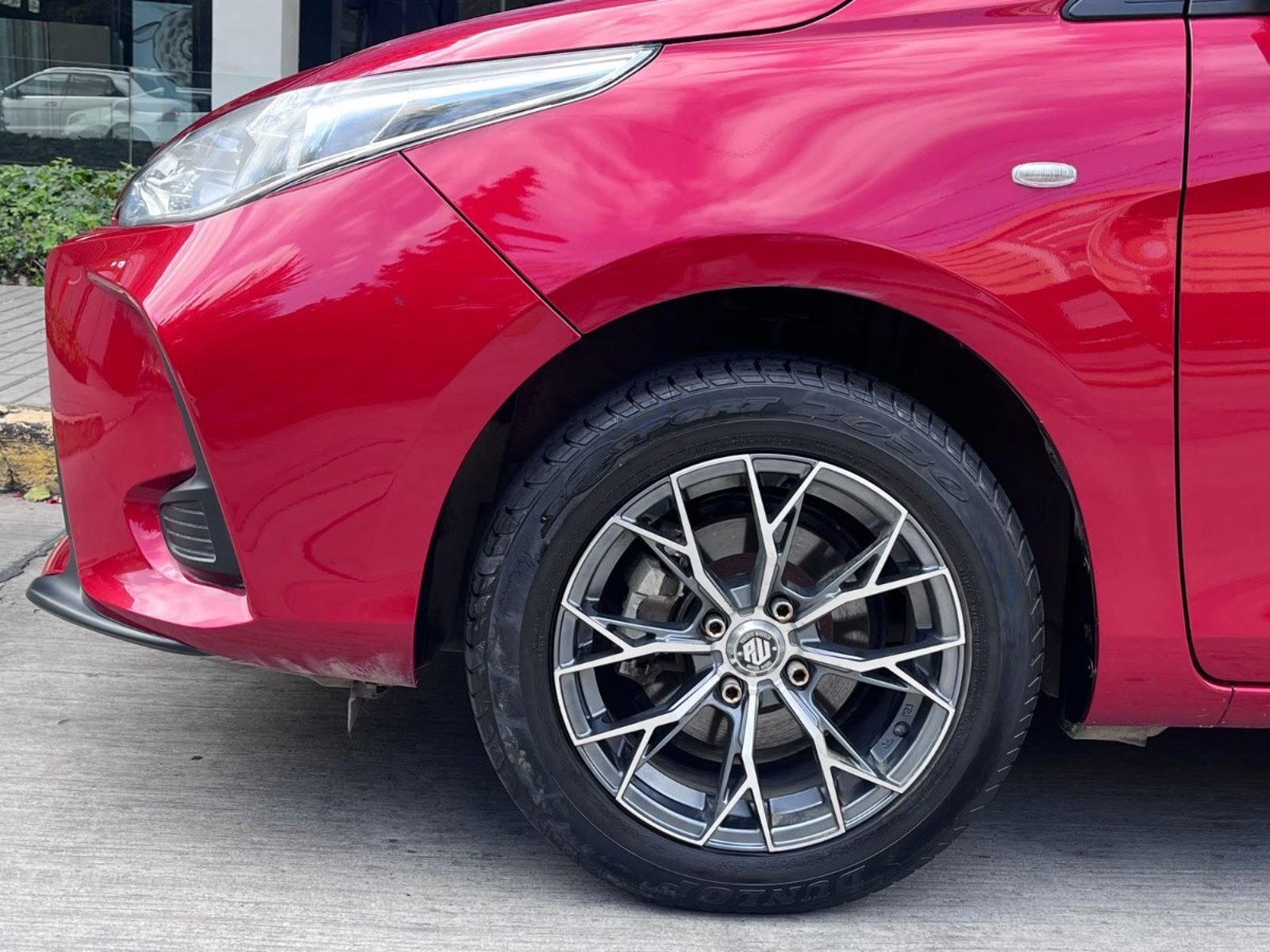 Toyota YARIS XLI 1.5 MT 2022 - Imagen 8 de 10