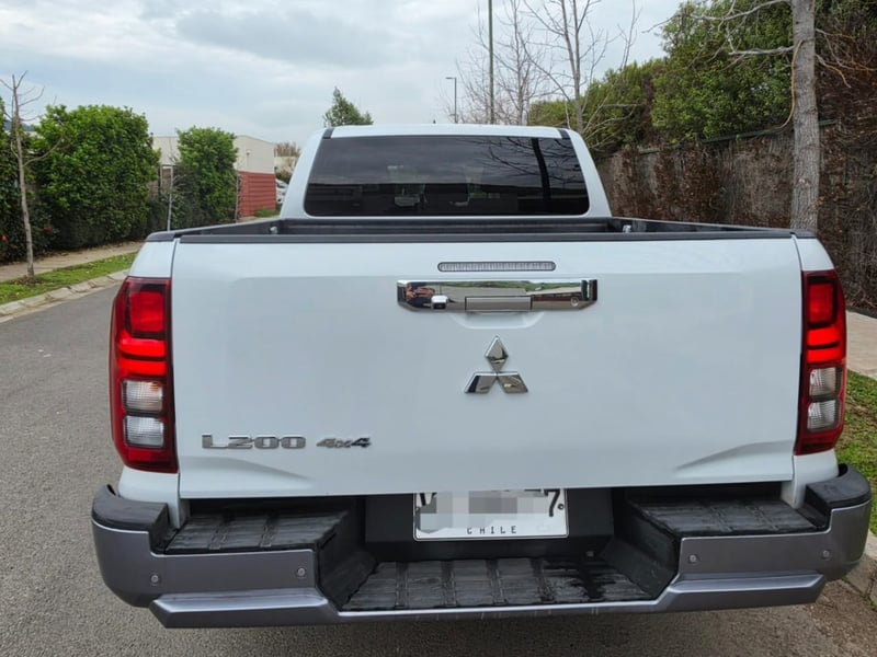 Mitsubishi L200 2.4 DAKAR XR AT 4X4 2026 - Imagen 4 de 8