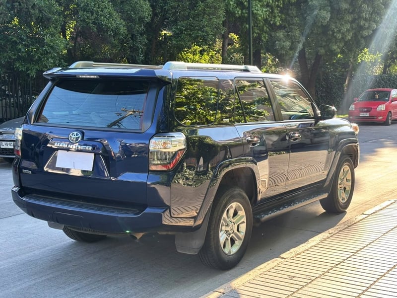 Toyota 4 RUNNER SR5 AT 4x2 2022 - Imagen 6 de 10