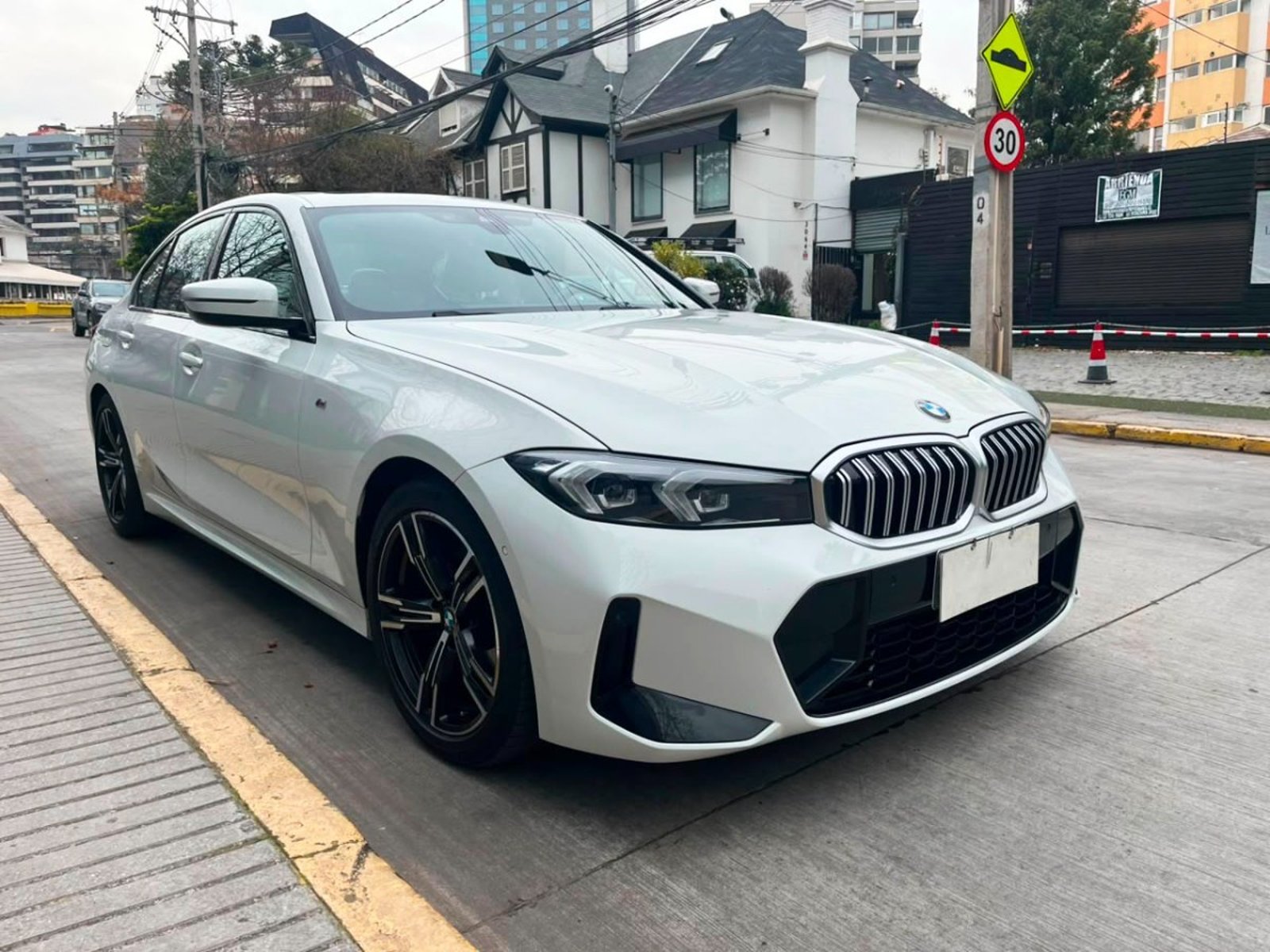 BMW 320 2.0 AT M SPORT 2024 - Foto 2 de 10