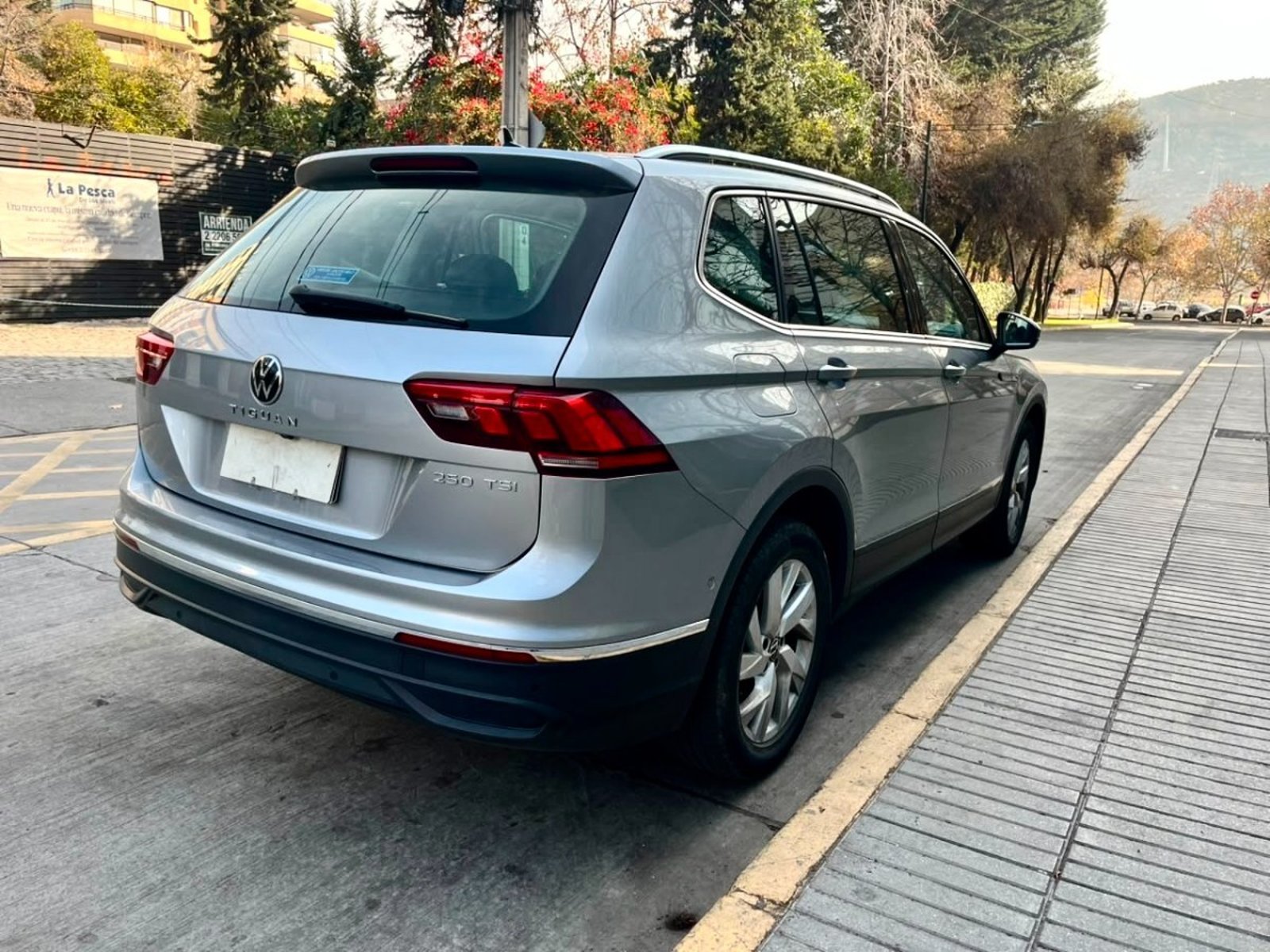 Volkswagen TIGUAN COMFORTLINE 1.4 TSI 2023 - Foto 5 de 10