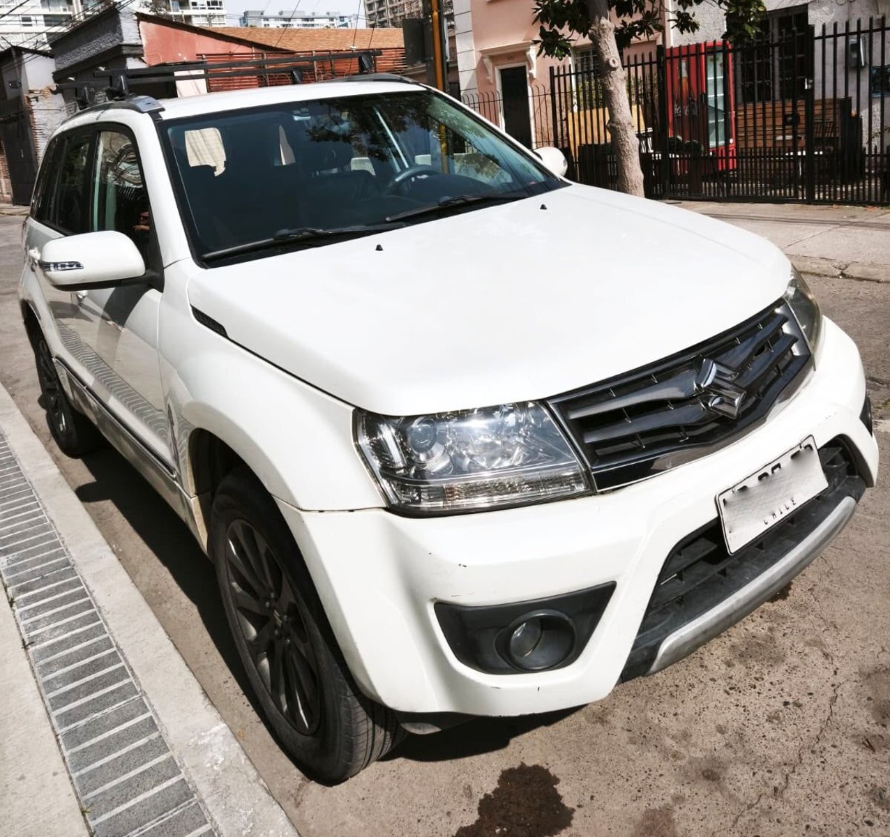 Suzuki GRAND NOMADE GLX 4X4 2.4 AT 2016 - Imagen 3 de 10