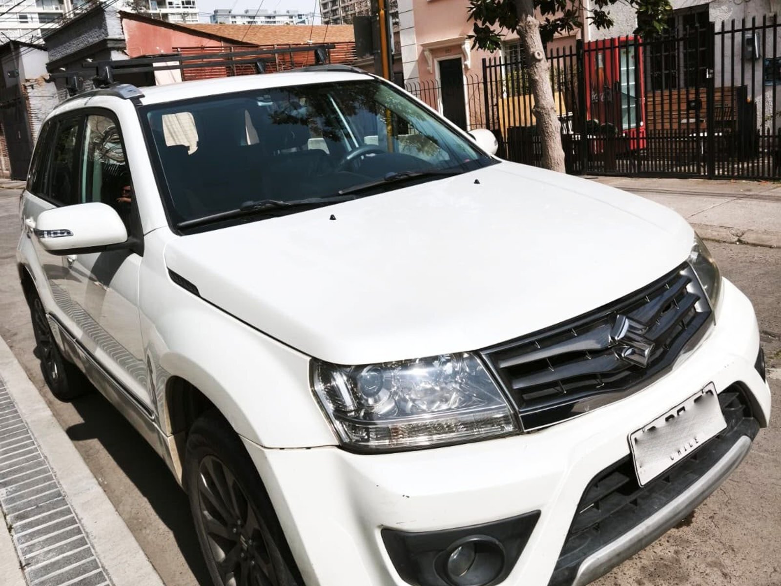 Suzuki GRAND NOMADE GLX 4X4 2.4 AT 2016 - Foto 3 de 10