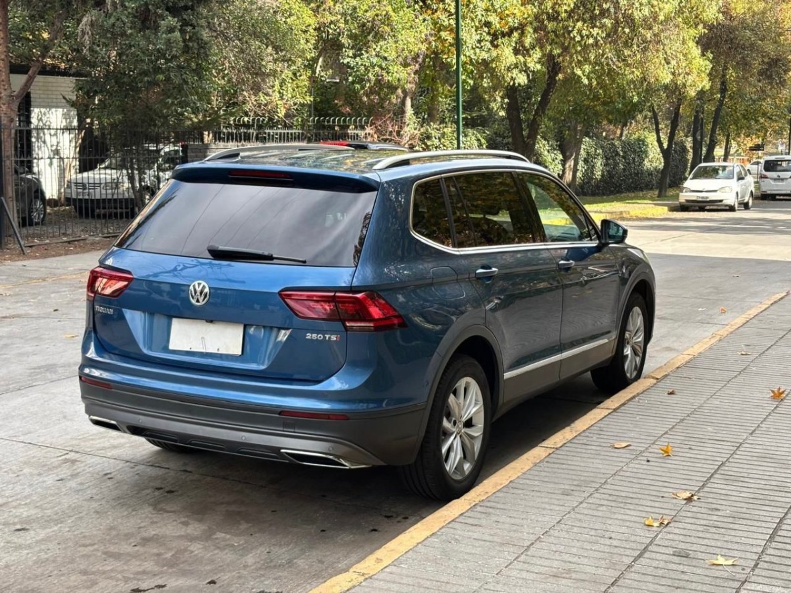 Volkswagen TIGUAN OTTO 1.4 AUT 2021 - Foto 4 de 10