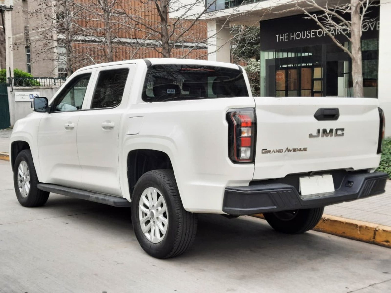 JMC GRAND AVENUE DIESEL AT 4x4 2025 - Imagen 6 de 10