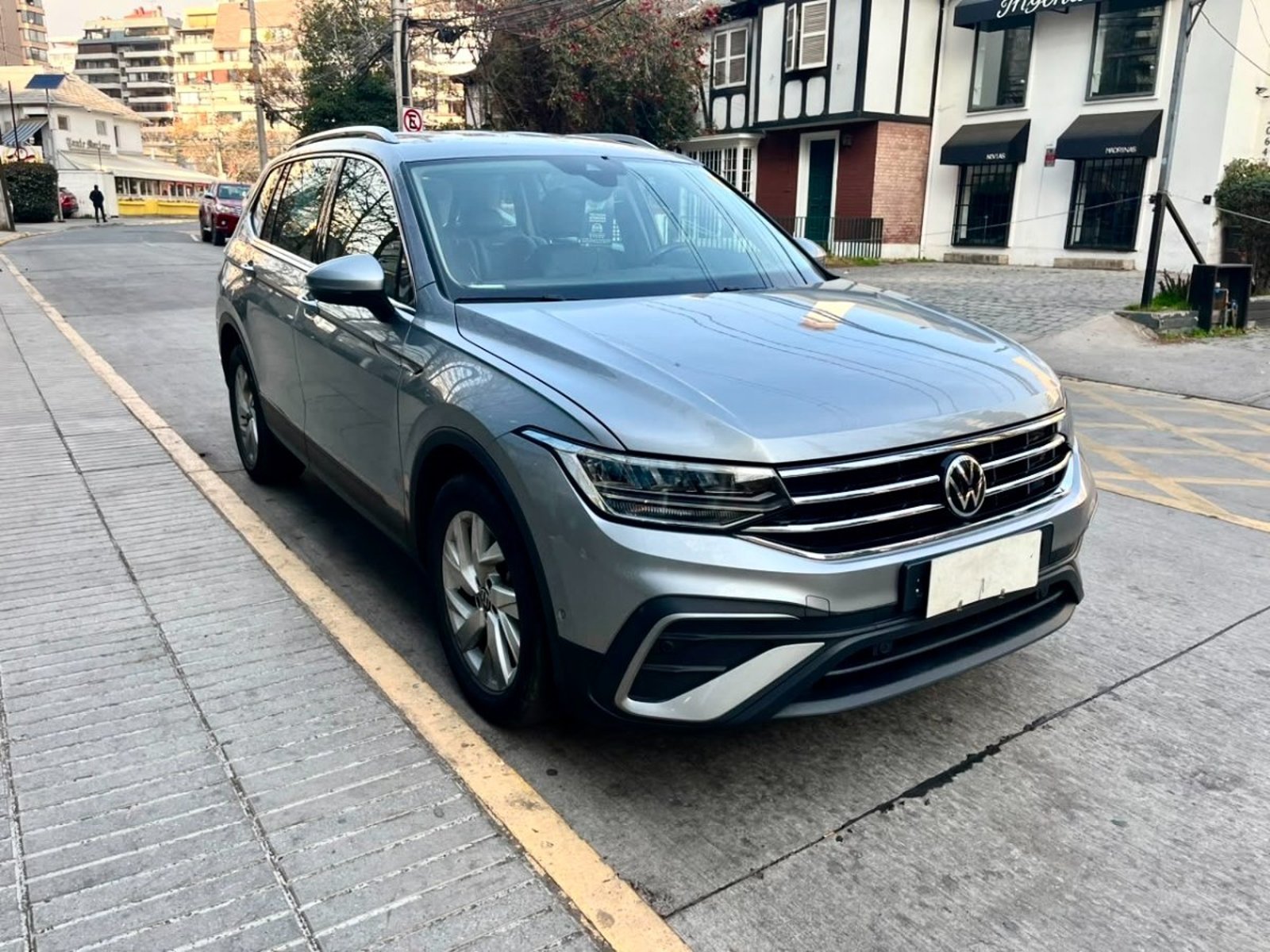 Volkswagen TIGUAN COMFORTLINE 1.4 TSI 2023 - Foto 3 de 10