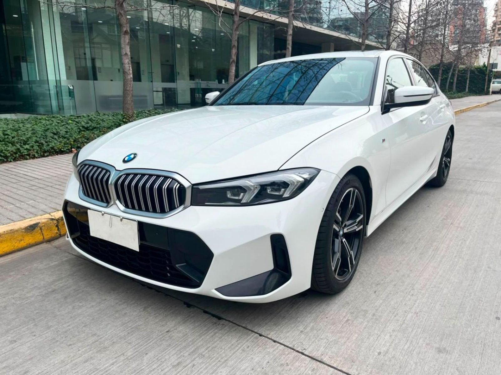BMW 320 2.0 AT M SPORT 2024 - Imagen 3 de 10