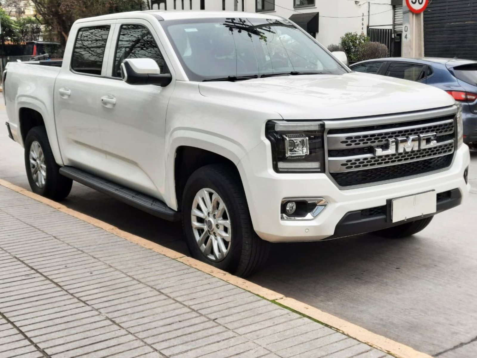 JMC GRAND AVENUE DIESEL AT 4x4 2025 - Imagen 3 de 10