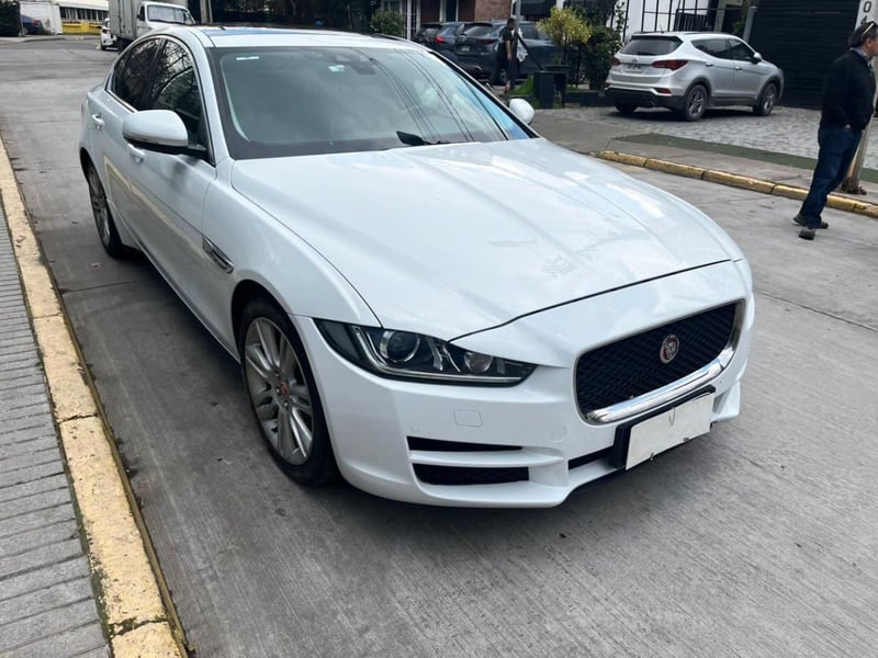 Jaguar XE PRESTIGE 2.0 DIESEL 2019 - Imagen 3 de 10