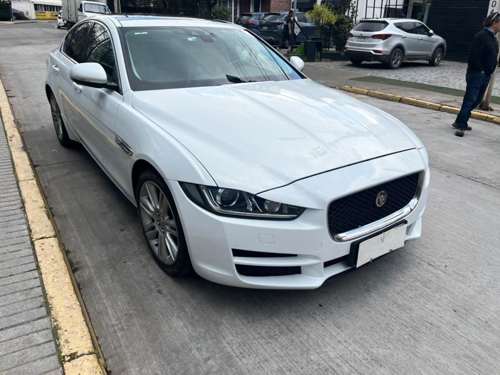 Jaguar XE PRESTIGE 2.0 DIESEL 2019 - Imagen 3 de 10