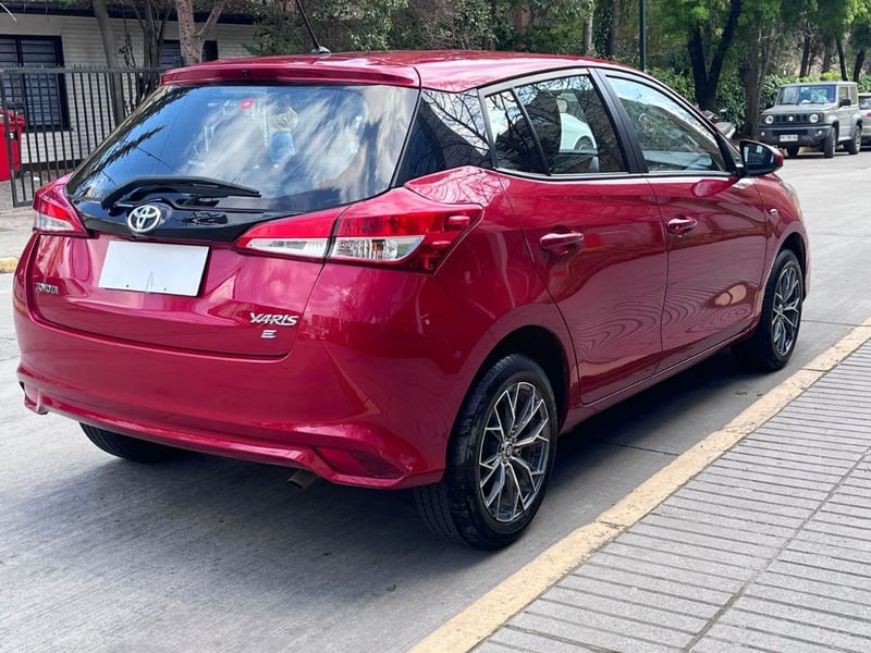 Toyota YARIS XLI 1.5 MT 2022 - Imagen 7 de 10