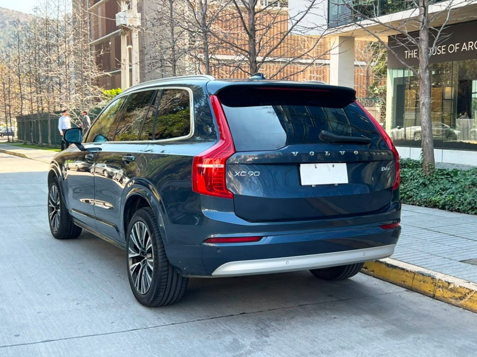 Volvo XC90 MOMENTUM B6 AWD 2023 - Foto 4 de 10