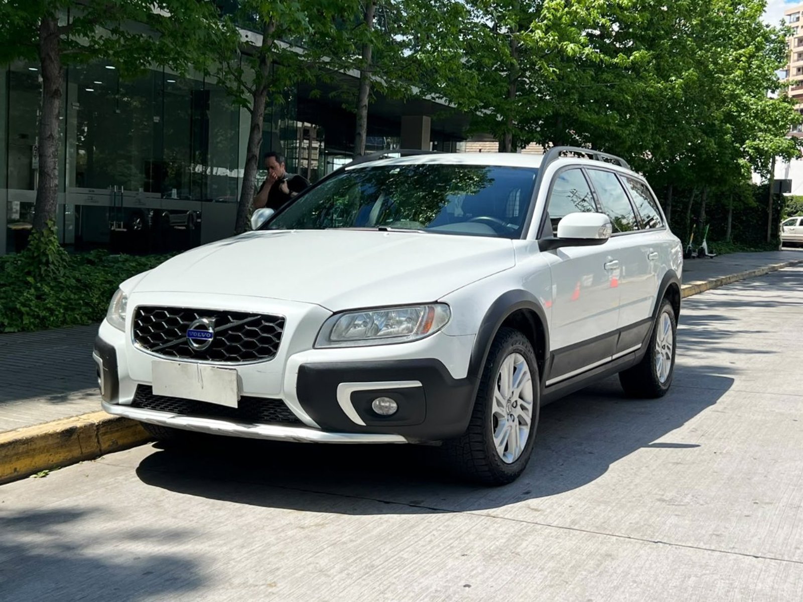 Volvo XC70 D5 COMFORT DIESEL AWD 2017 - Foto 2 de 10
