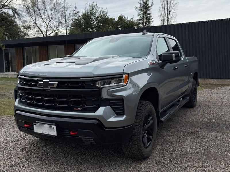 Chevrolet SILVERADO LT 4WD 5.3 2025