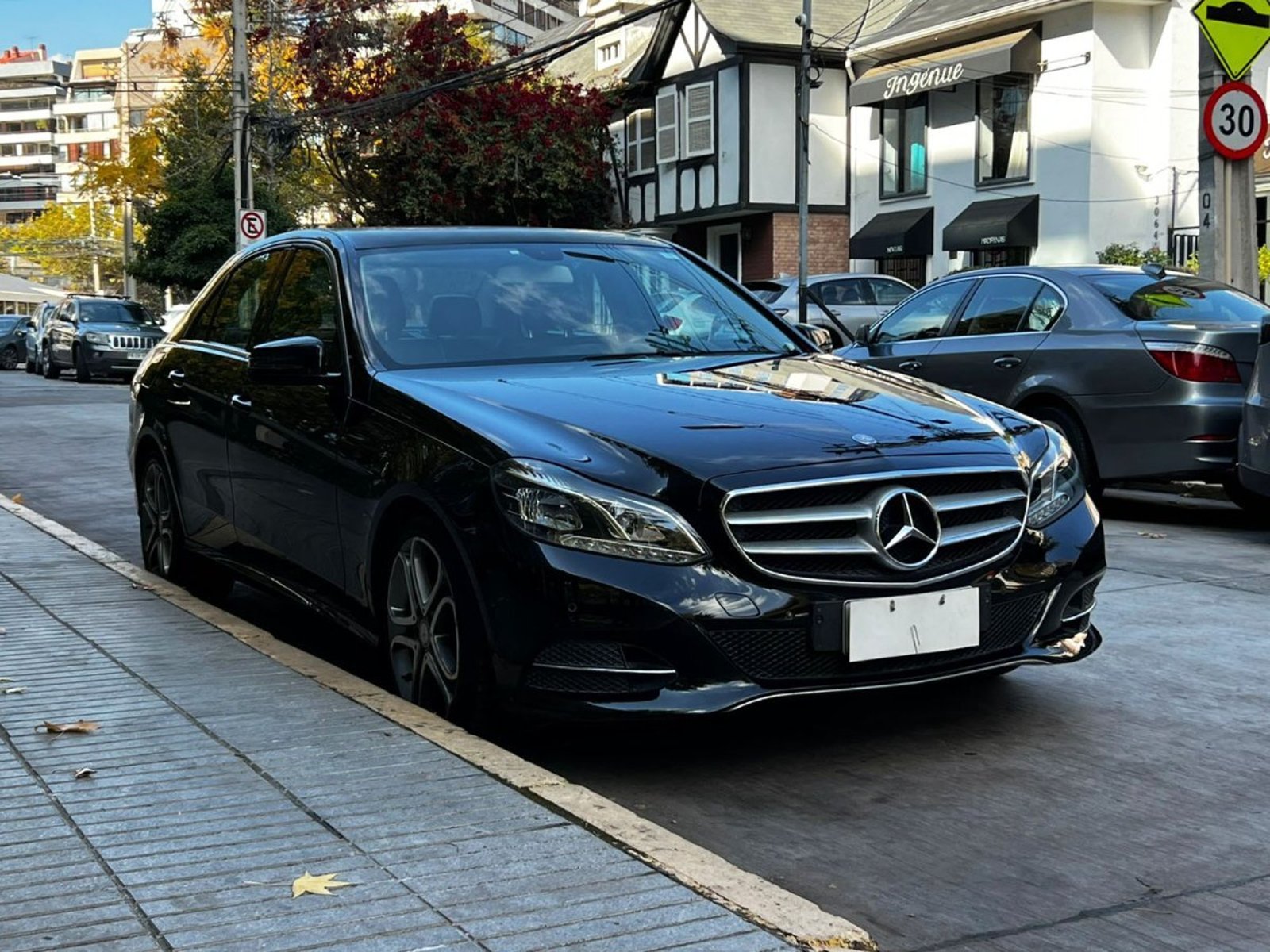 Mercedes-Benz E200 2015 - Foto 3 de 10
