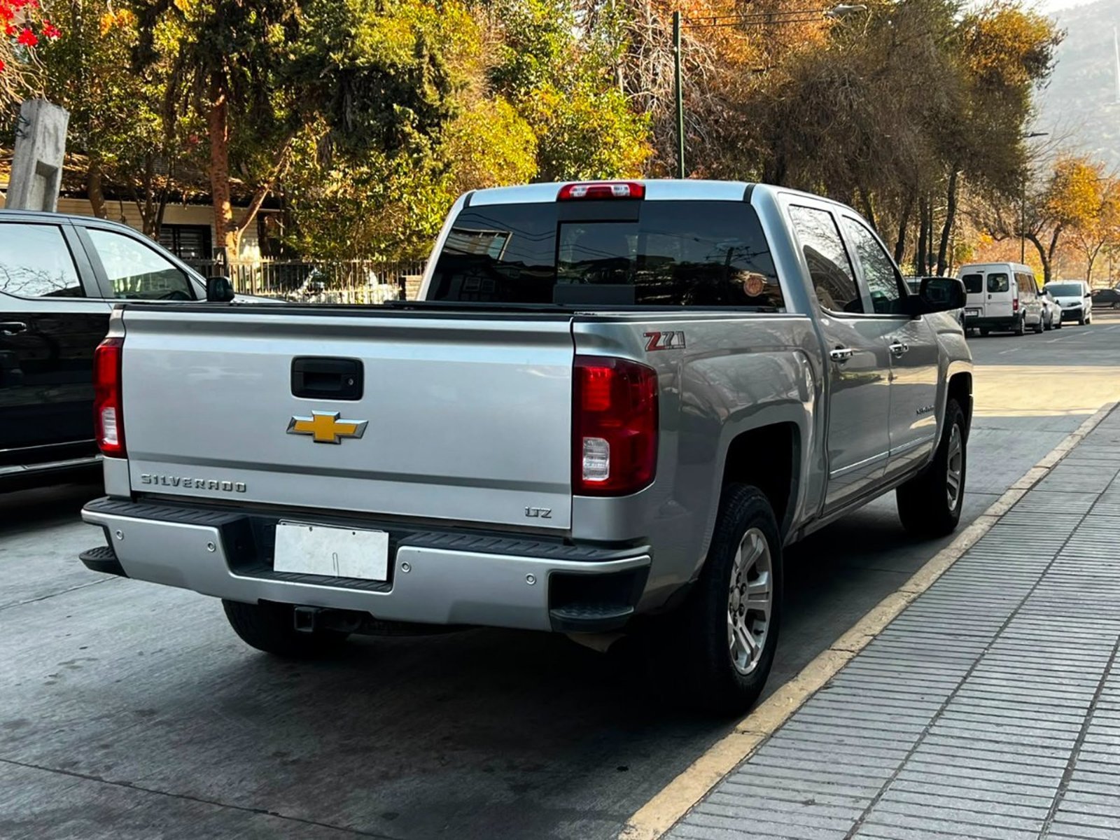 CHEVROLET SILVERADO LTZ 4X4 5.3 2019 - Imagen 6 de 8
