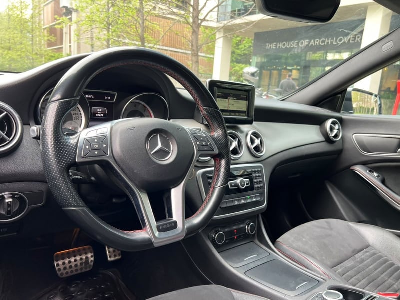Mercedes-Benz CLA 220 CDI LOOK AMG 2015 - Imagen 8 de 10
