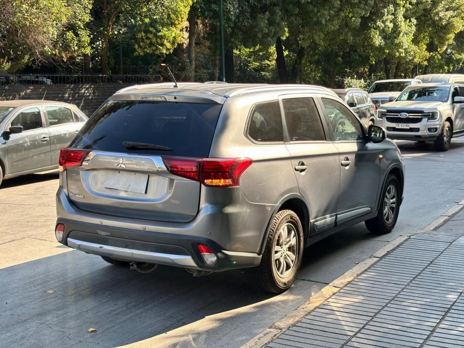 Mitsubishi OUTLANDER 2.0 MT 2016 - Imagen 6 de 10
